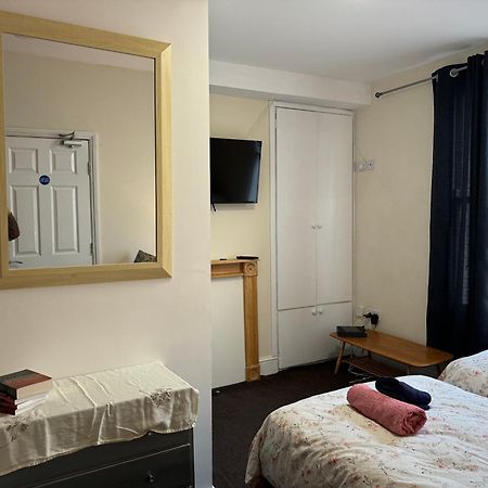 Comfortable Home, Town Centre, Free Parking,Multiple Rooms Cheltenham Dış mekan fotoğraf