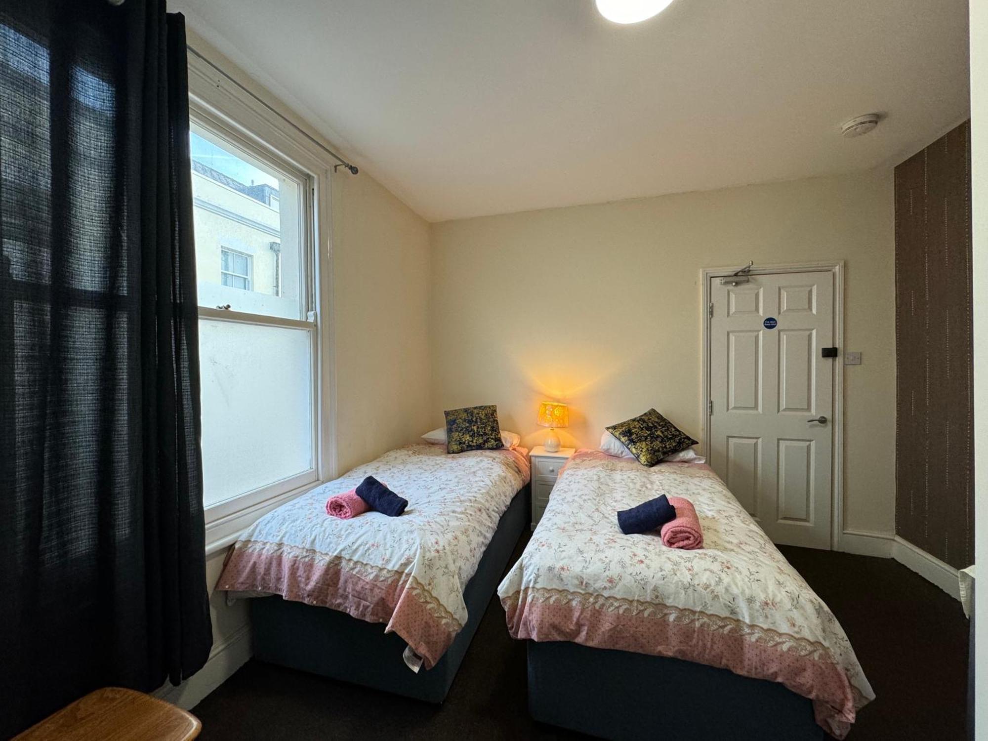 Comfortable Home, Town Centre, Free Parking,Multiple Rooms Cheltenham Dış mekan fotoğraf