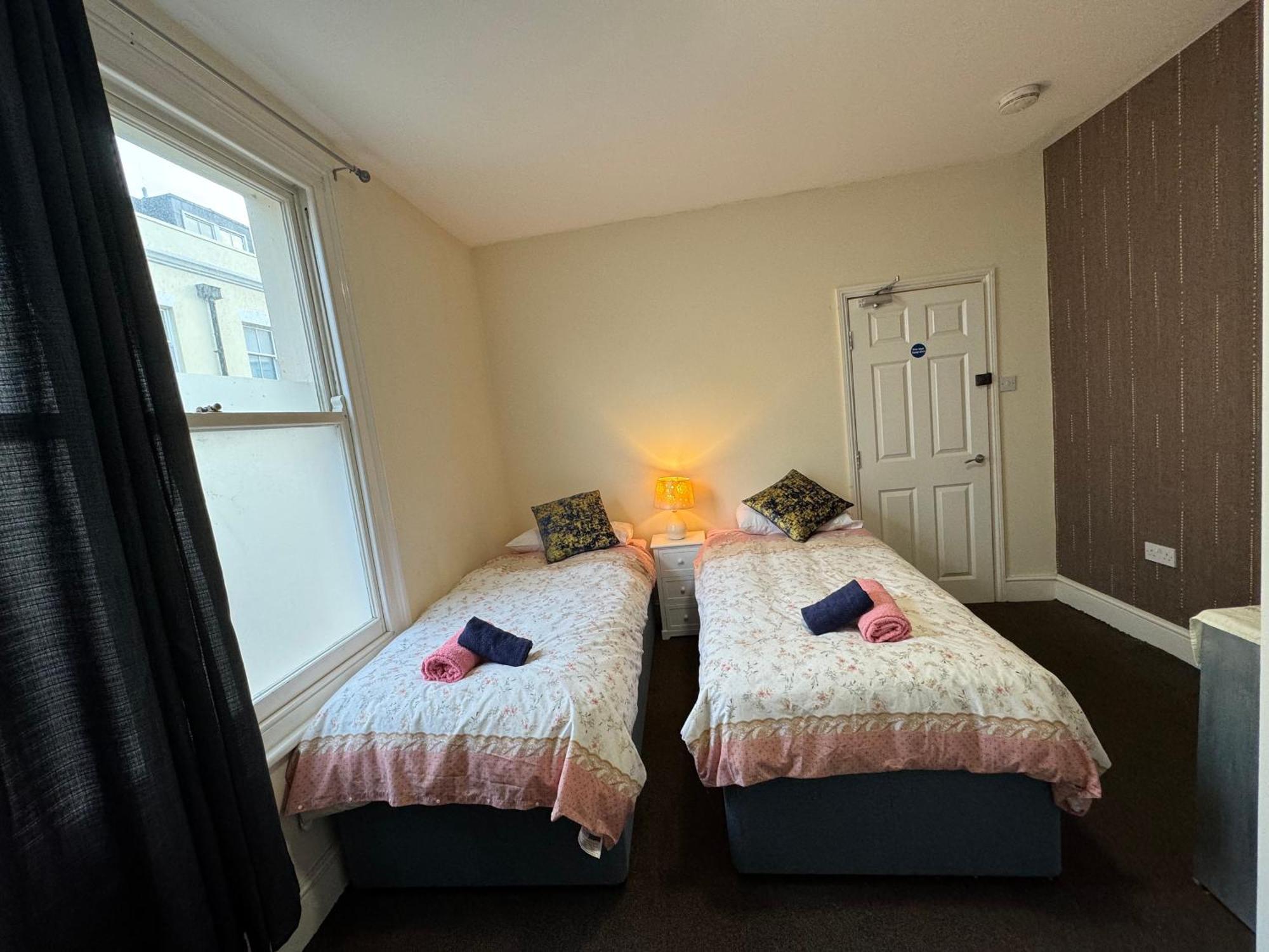 Comfortable Home, Town Centre, Free Parking,Multiple Rooms Cheltenham Dış mekan fotoğraf