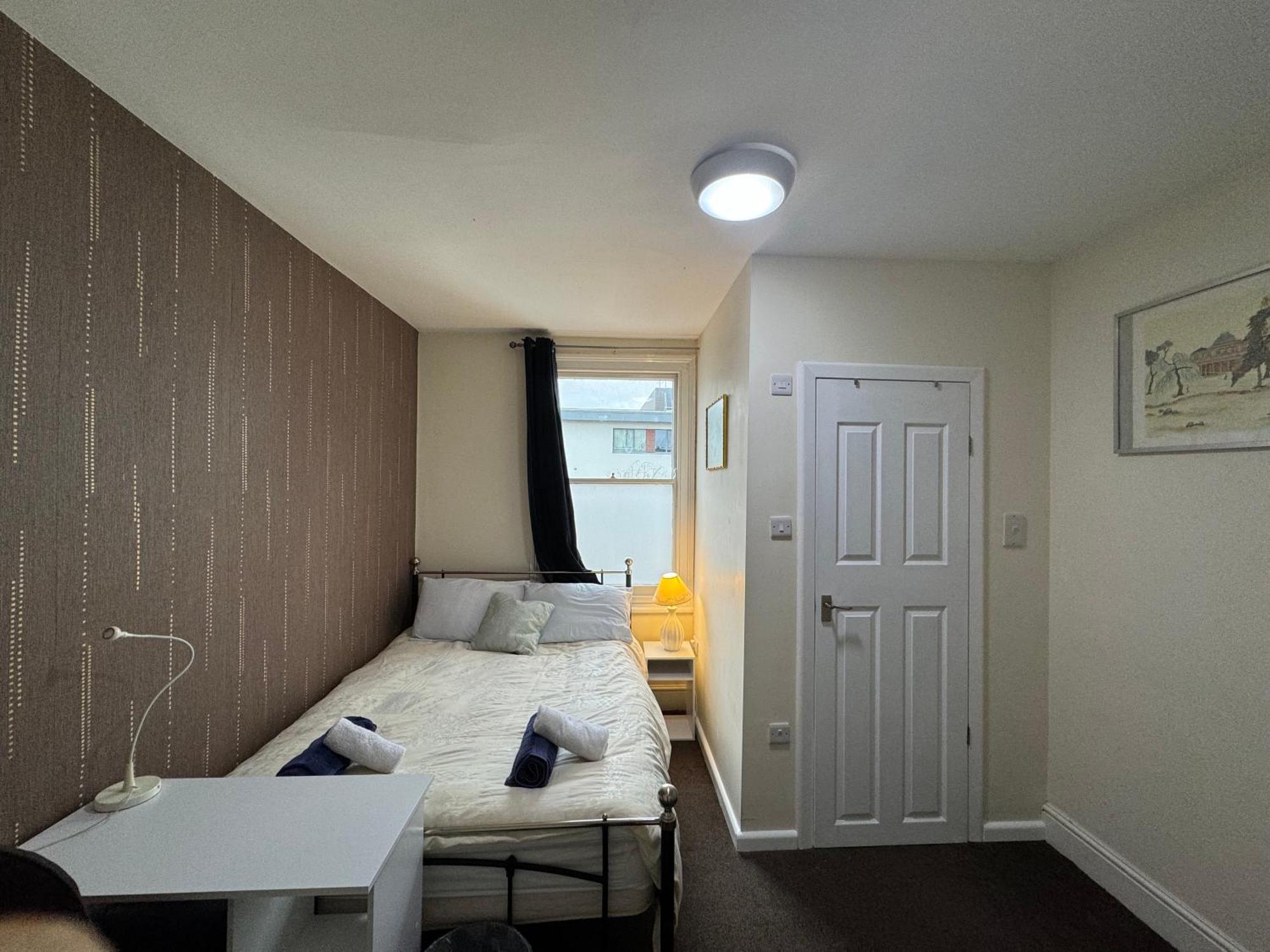 Comfortable Home, Town Centre, Free Parking,Multiple Rooms Cheltenham Dış mekan fotoğraf