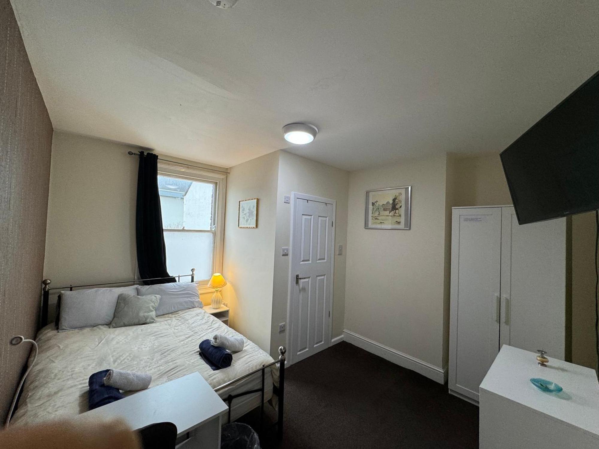 Comfortable Home, Town Centre, Free Parking,Multiple Rooms Cheltenham Dış mekan fotoğraf